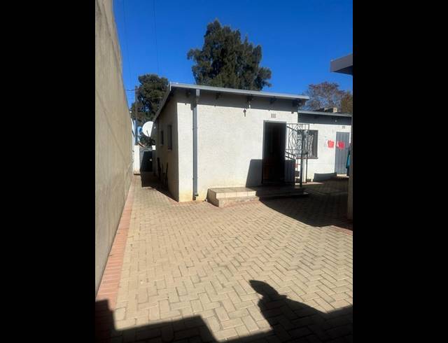 2 BEDROOM HOUSE FOR SALE IN MOROKA